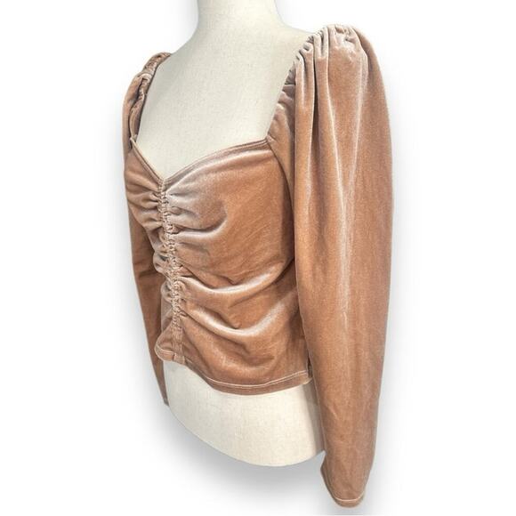 ASTR the label - Vanya Velvet Top in Blush Nude NWOT - Picture 3 of 13